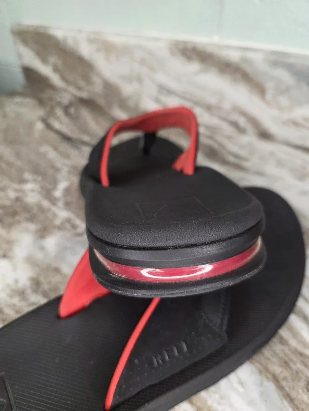 REEF Fanning Bottle Opener Flip Flops BLACK / Red Size 12